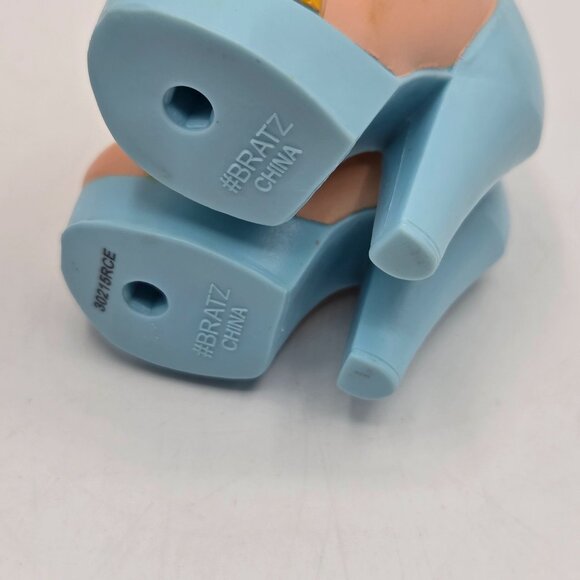 Bratz Shoefie Snaps Shoes Set With White Star Brush - Picture 5 of 8